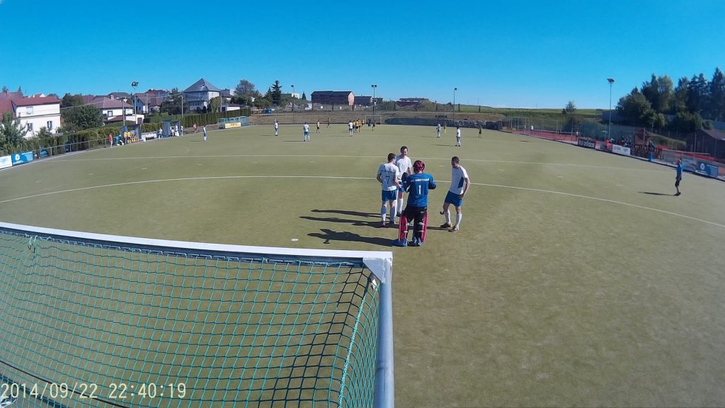 na pavlači před druhou půlí